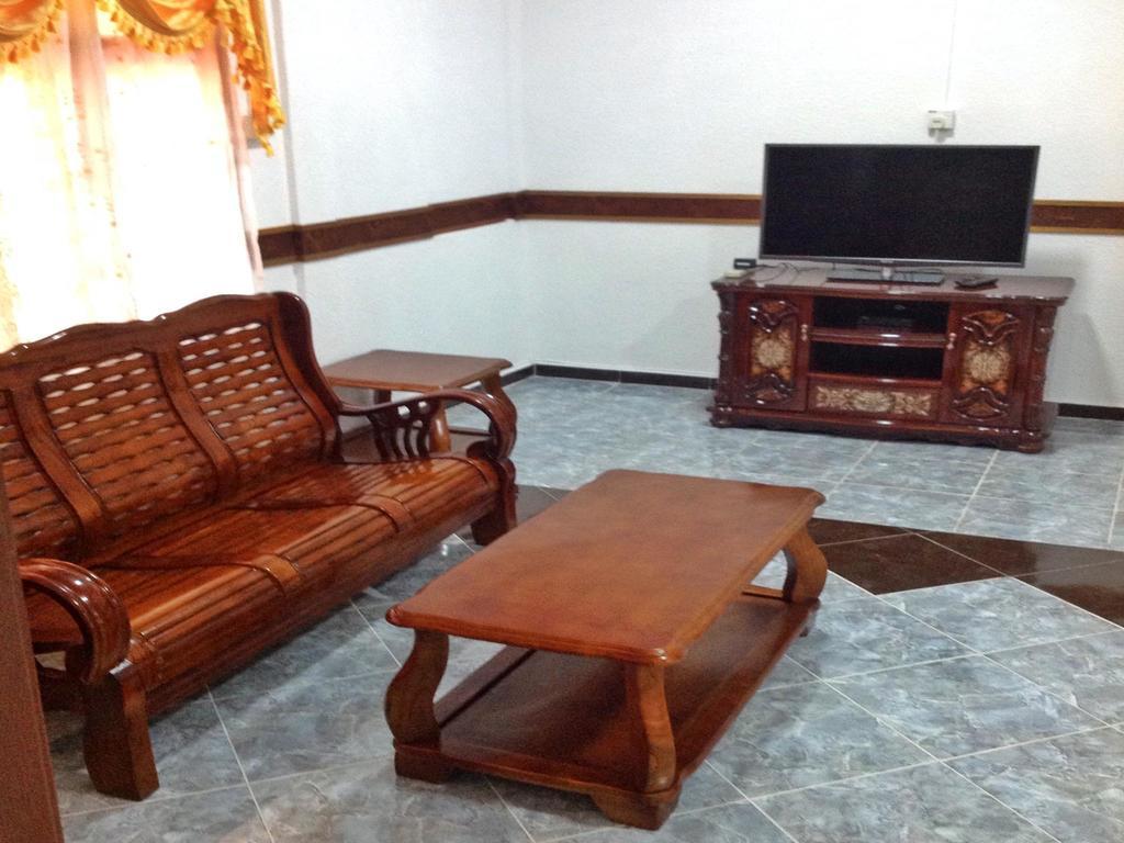 Nur Muslim Homestay At โกตาบารู ภายนอก รูปภาพ