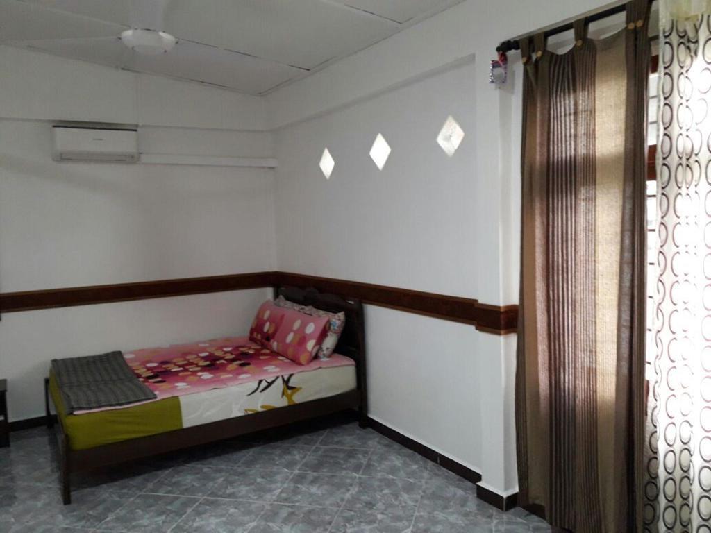Nur Muslim Homestay At โกตาบารู ภายนอก รูปภาพ