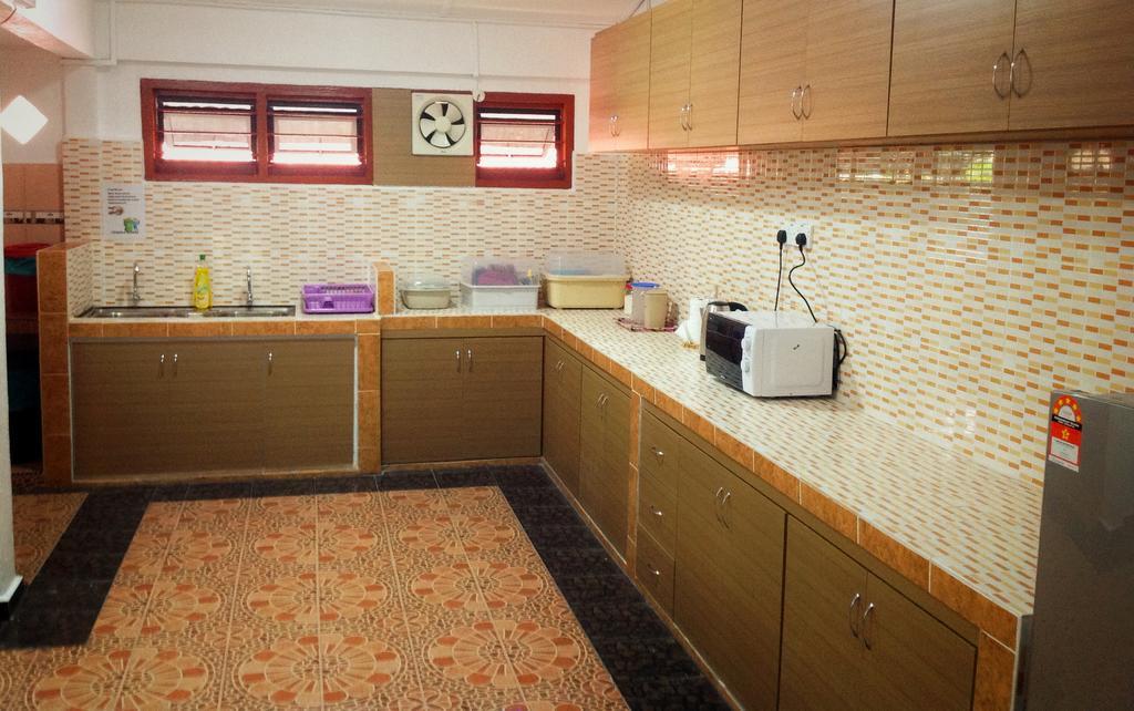 Nur Muslim Homestay At โกตาบารู ภายนอก รูปภาพ