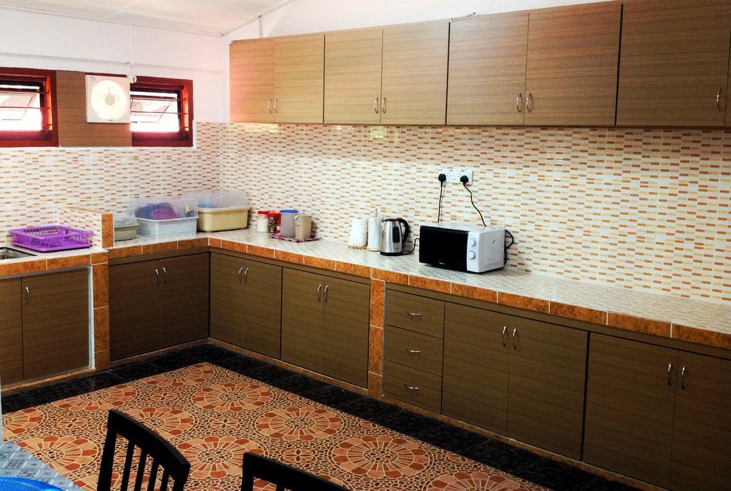 Nur Muslim Homestay At โกตาบารู ภายนอก รูปภาพ